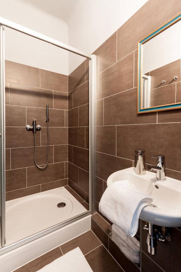 Europe Heart Apartment For 9 Budapest Eksteriør bilde